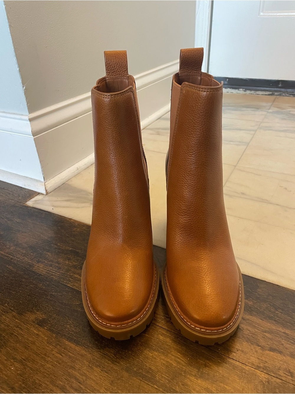 Tory Burch Carson lug sole boots women’s size 7 - Picture 3 of 6